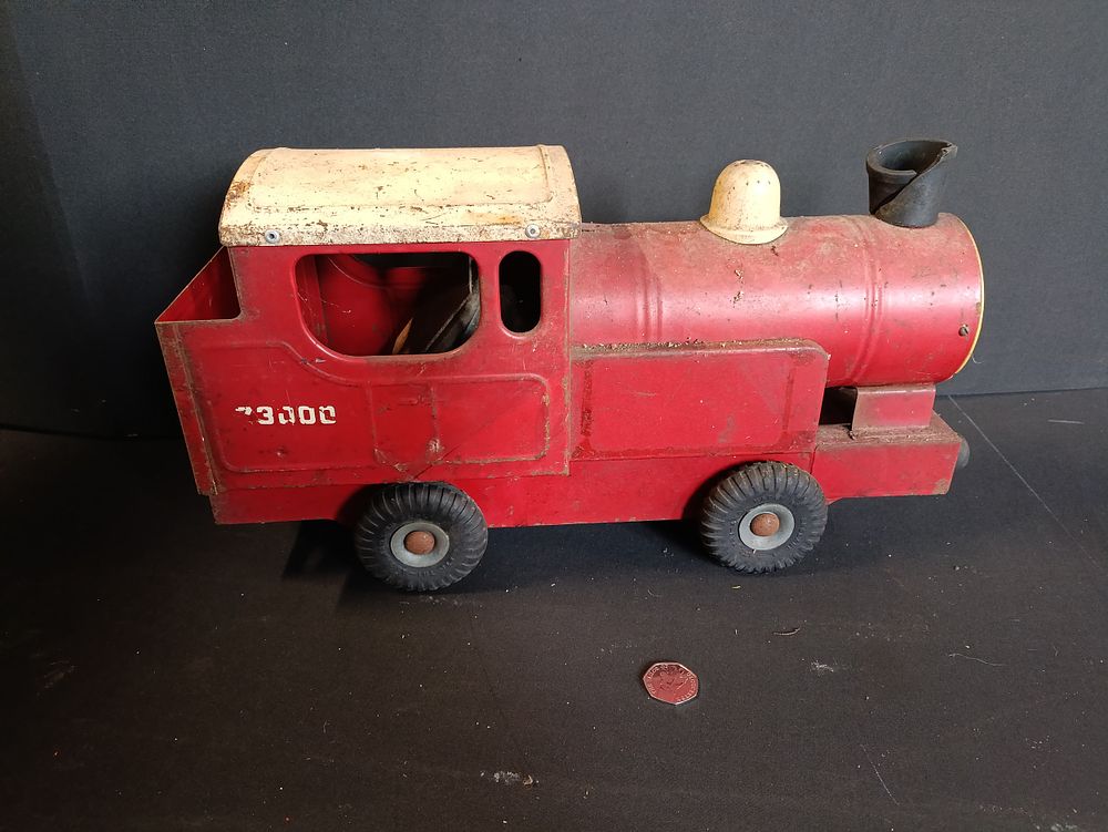 Lot 287: Mid century Large Tri-ang puff puff pull train,...