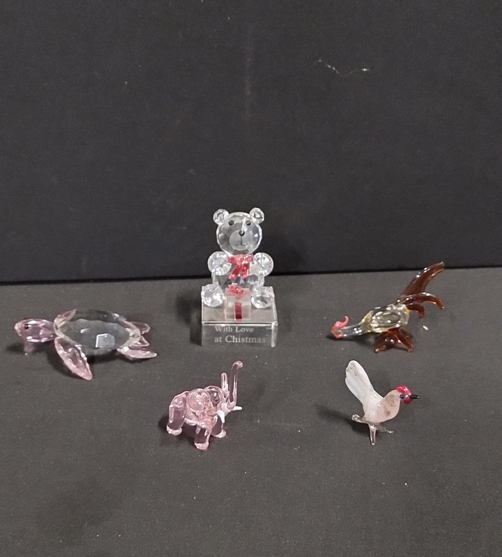 Lot 309: 5 glass figures, cockerel, chicken, elephant, turtle and...