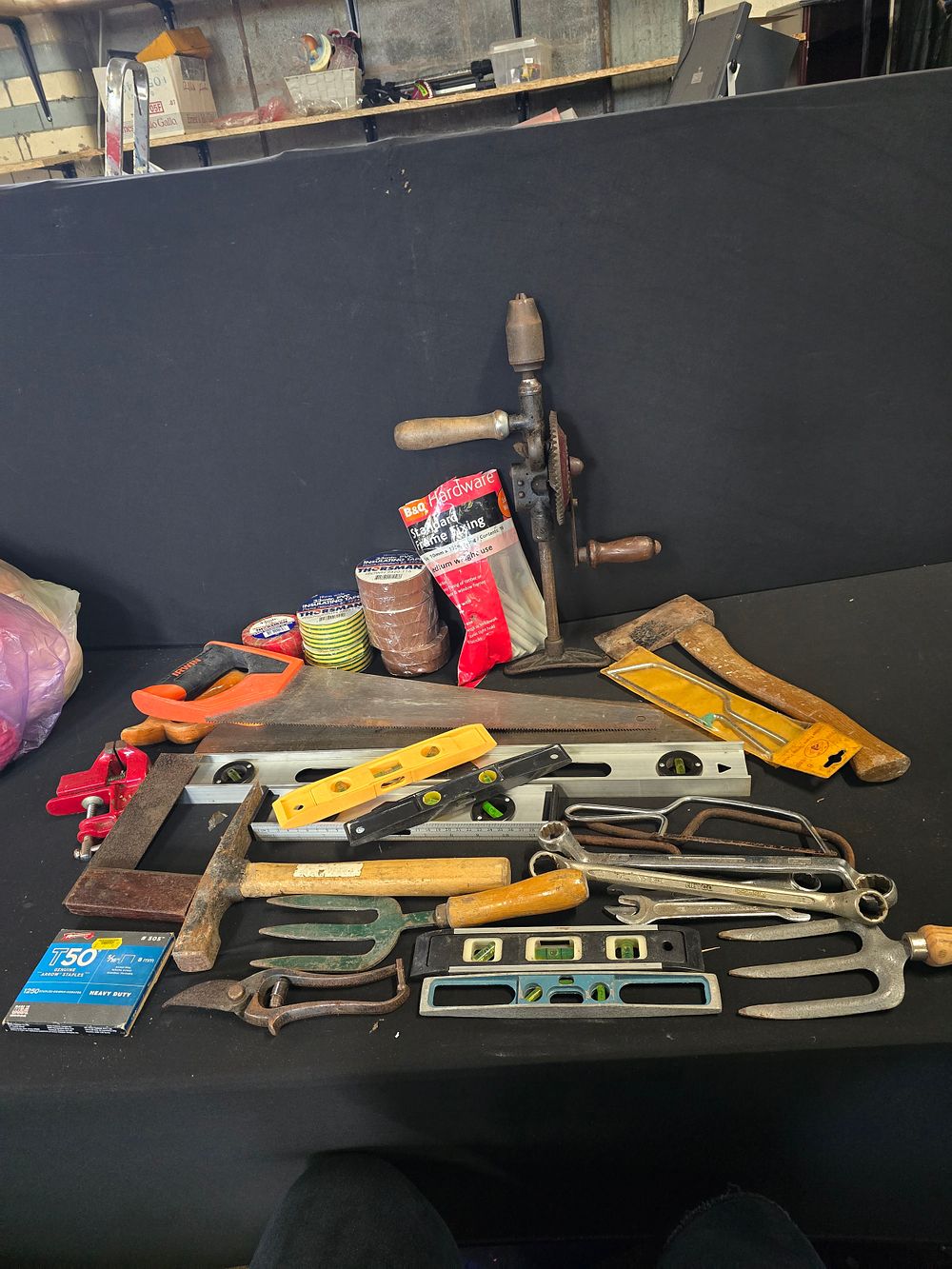 Lot 429: A selection of mixed tools. Includes hand /...