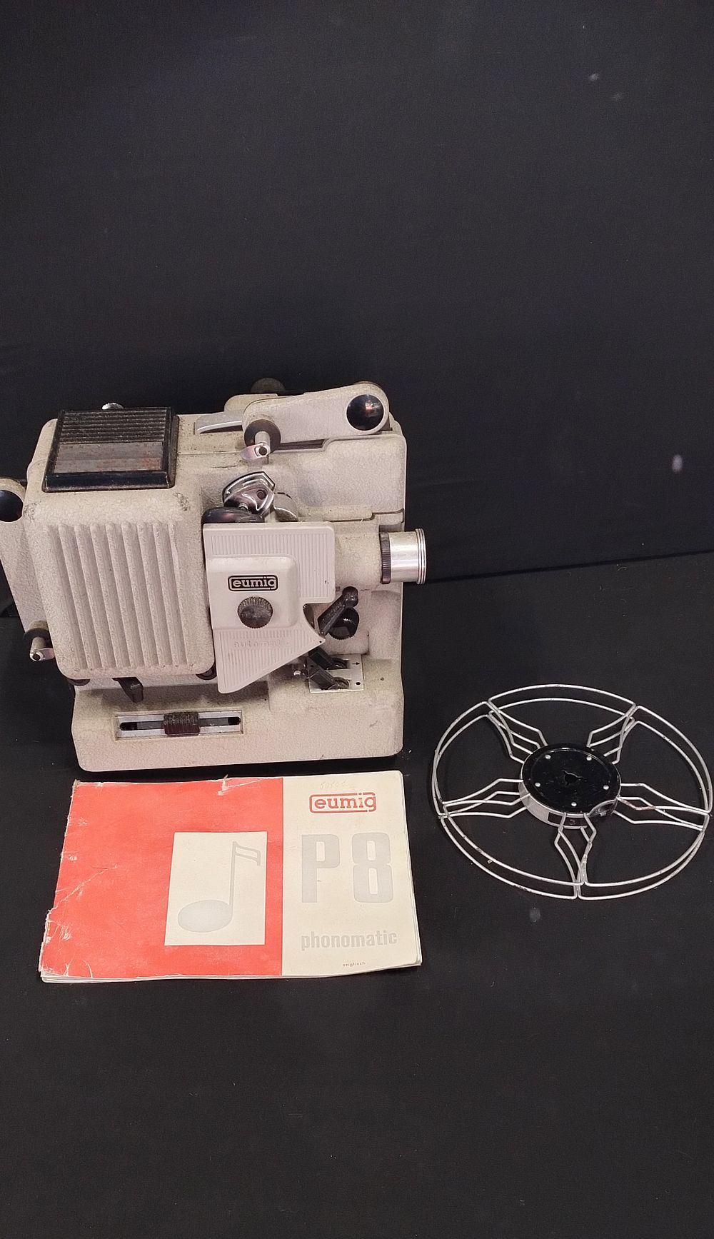 Lot 488: Emuig Phonomatic P8 projector and instruction booklet
