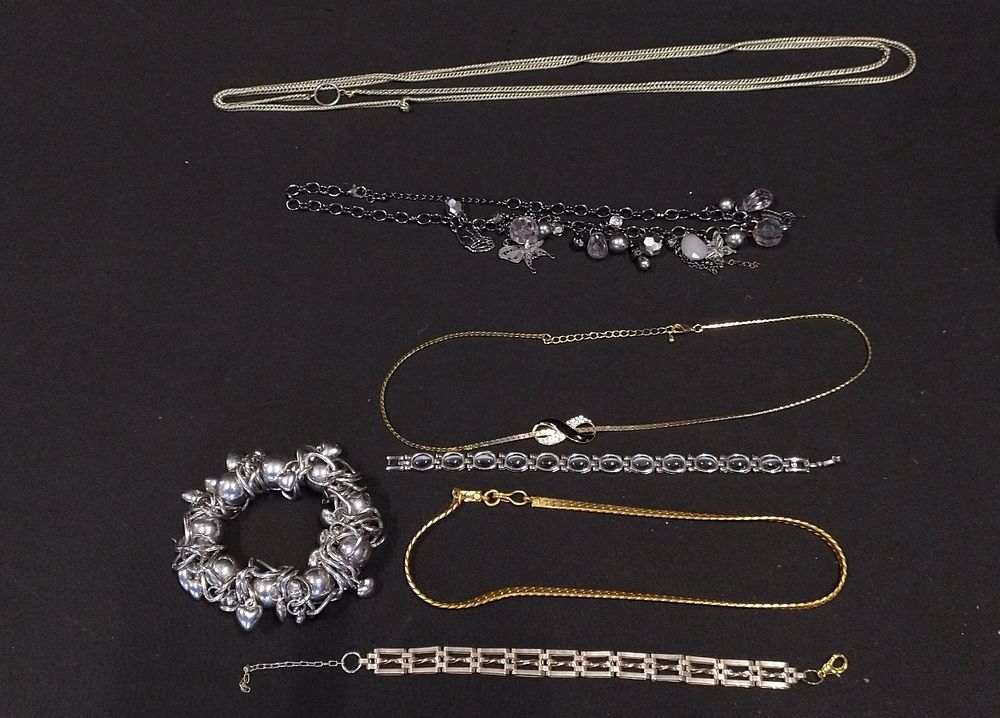 Lot 495: Selection of costume jewellery including necklaces, bracelets,