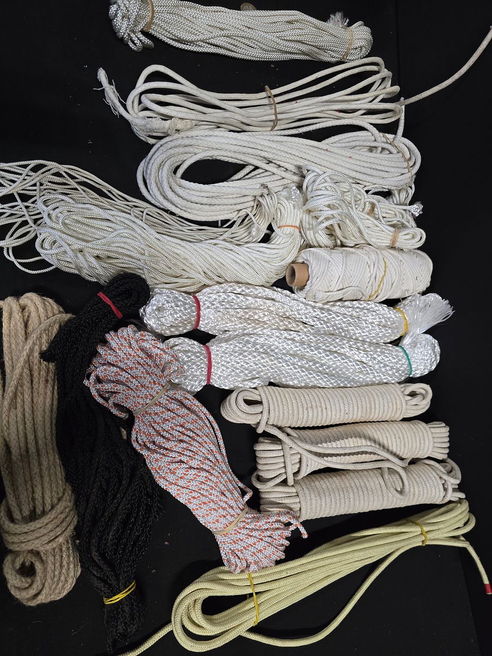 Lot 445: A.collection of paracord and other ropes.