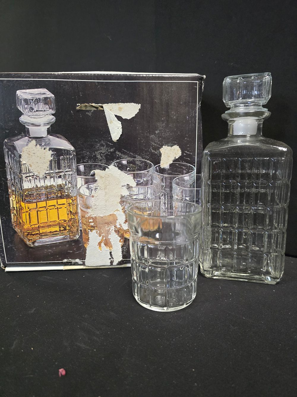 Lot 447: Glass decanter boxed with six matching tumble glasses.