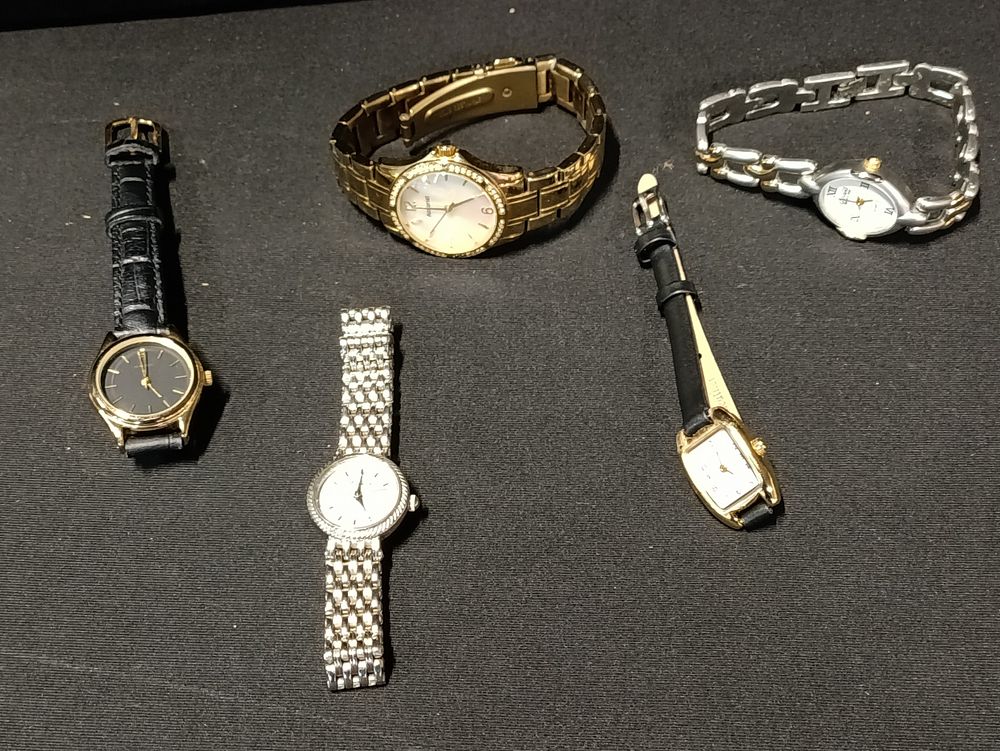 Lot 448: Selection of ladies vintage watches including Sekonda, Accurist,...