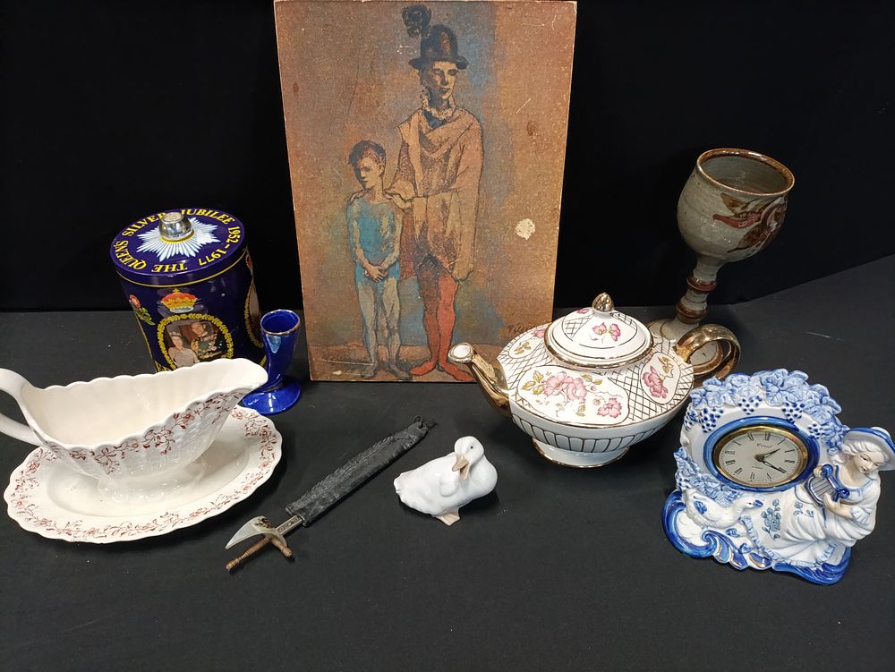 Lot 468: Mixed lot of vintage items including Copeland Spode,...