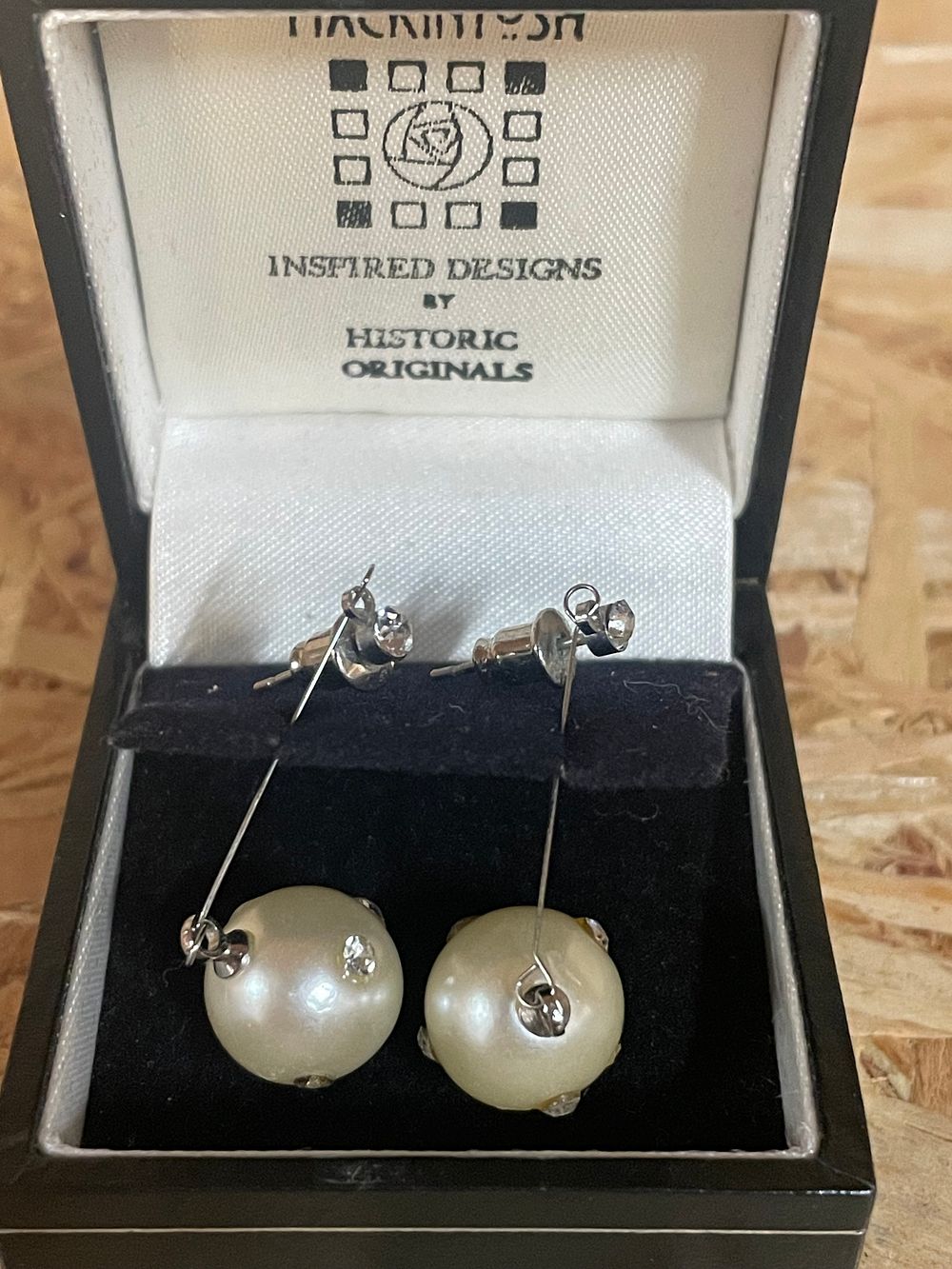 Lot 83: Pair Of Pearl & Diamante Earrings