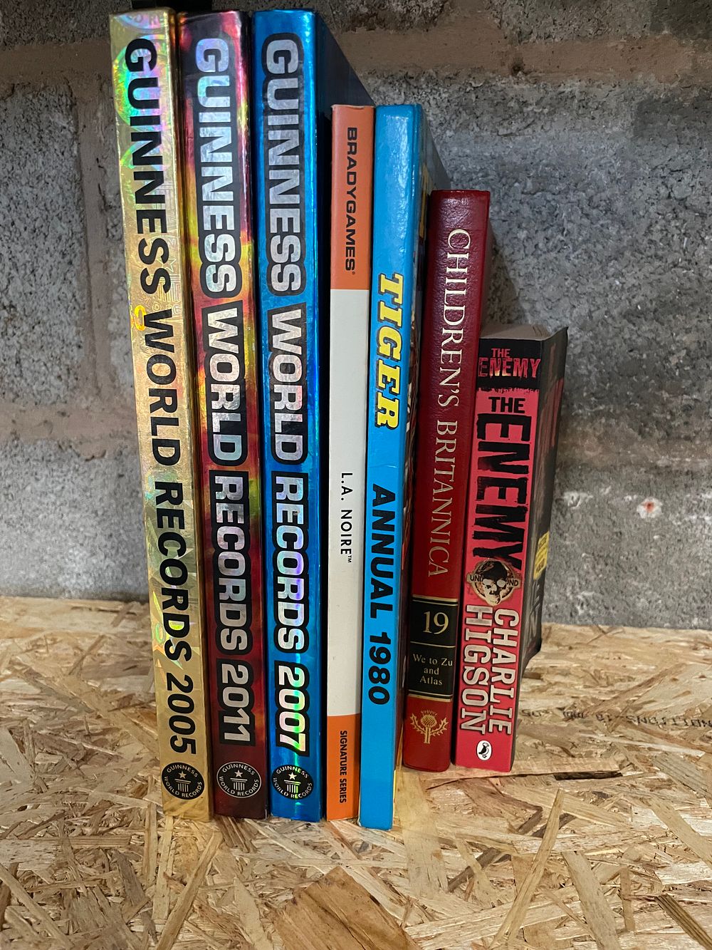Lot 102: Selection Of Books Inc Guiness World Records