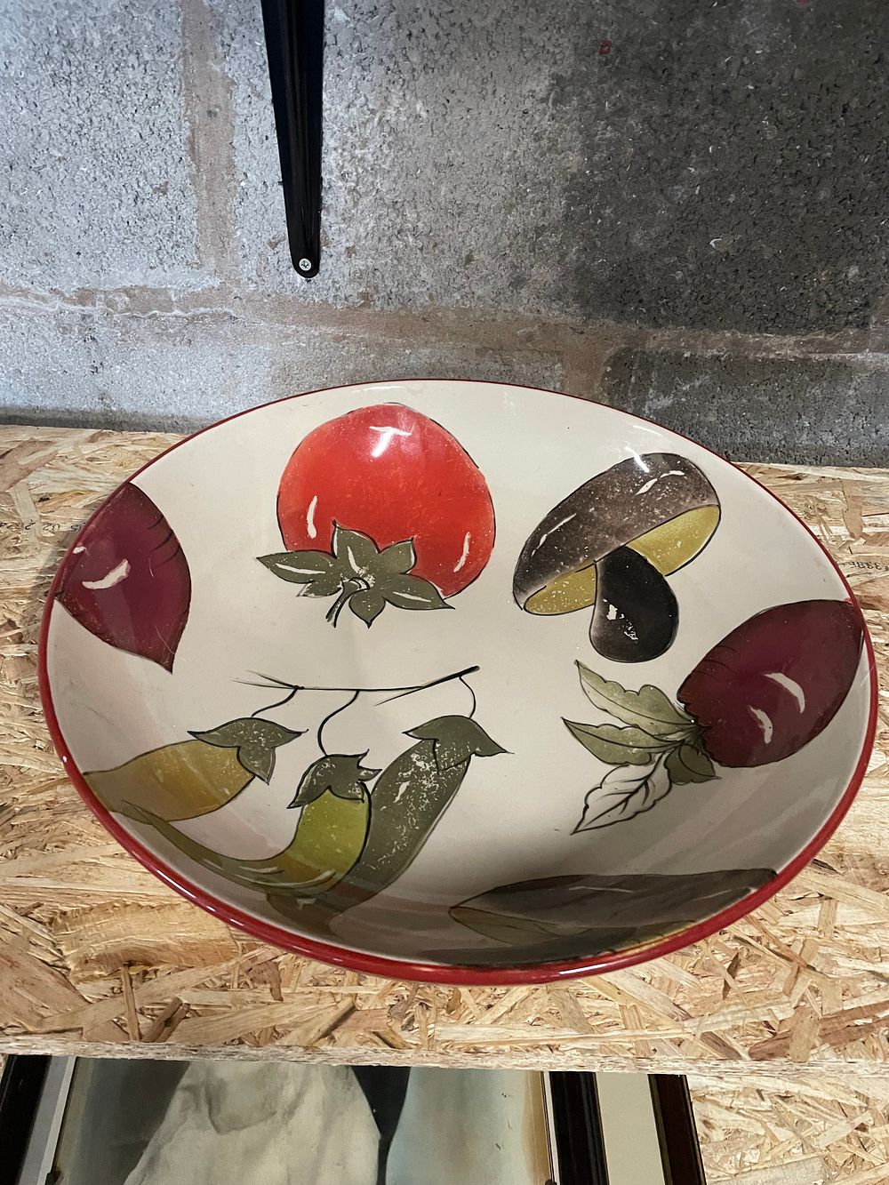 Lot 117: Large 20" Salad Bowl