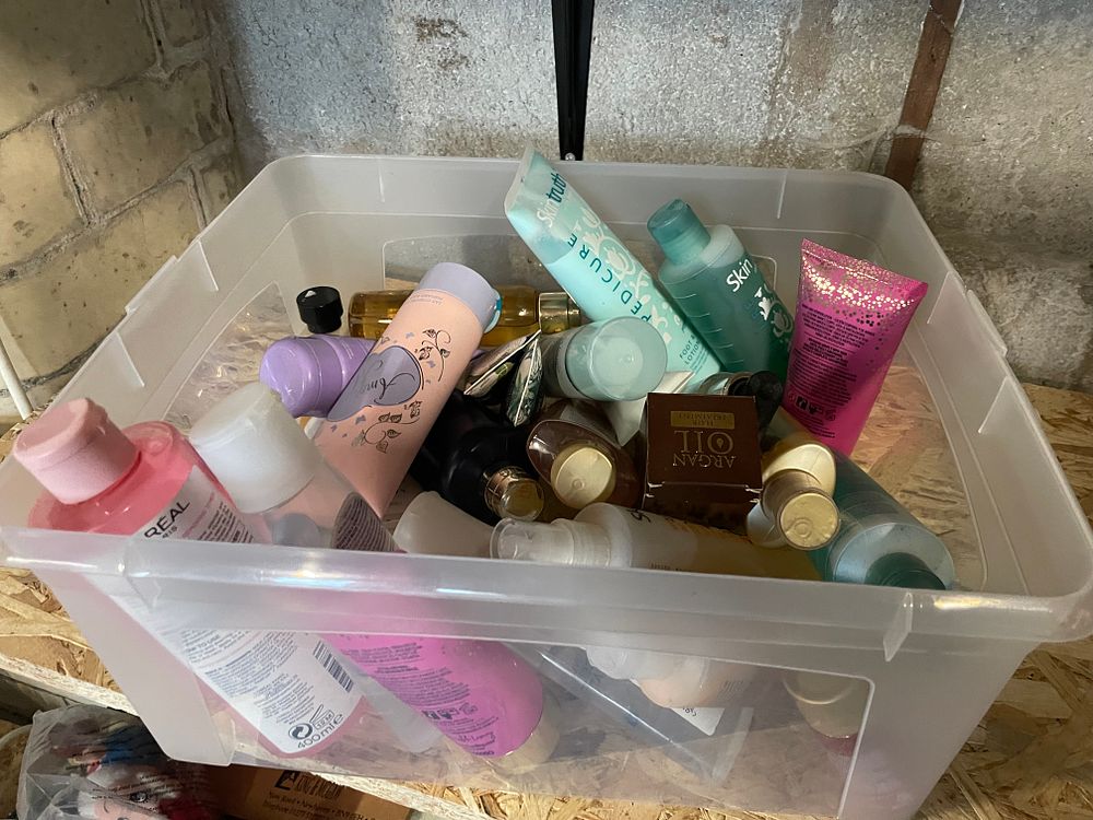 Lot 127: Large selection of skin care and beauty products