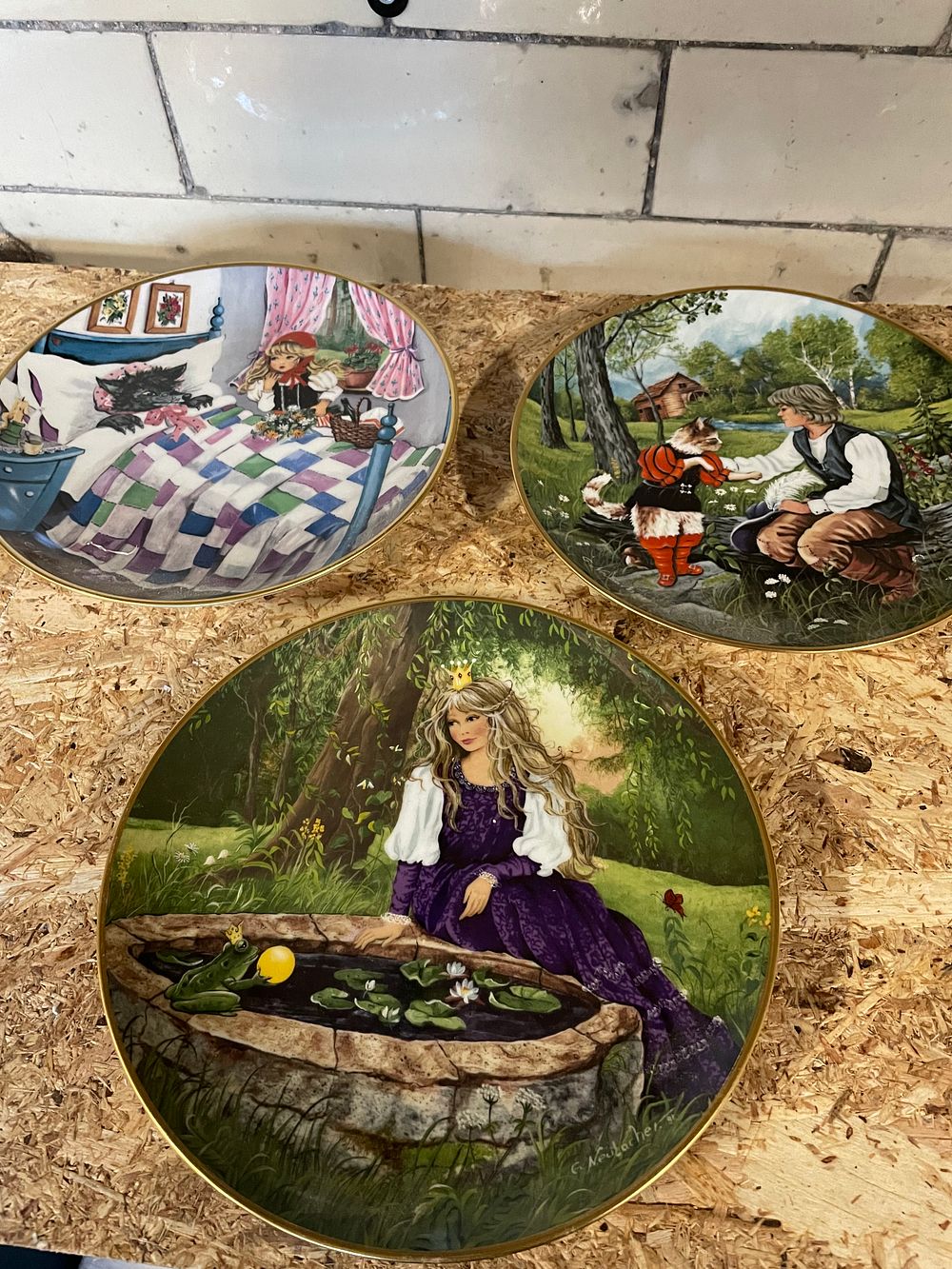 Lot 131: Three collectors plates by Kaiser