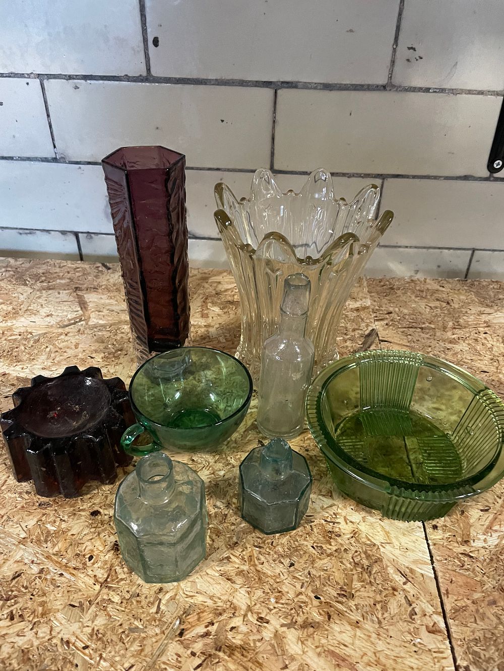 Lot 134: Selection of vintage glass ware