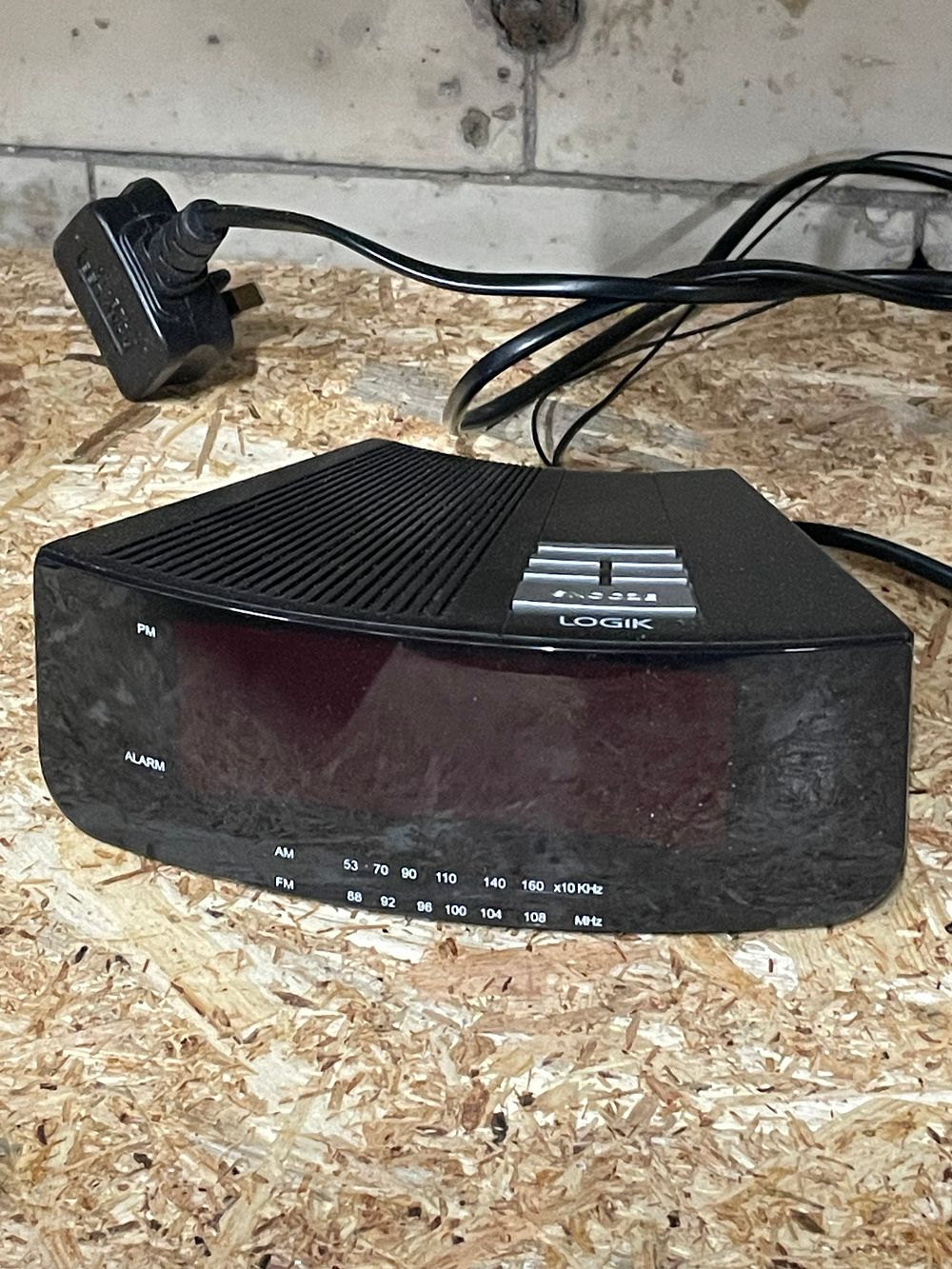Lot 162: Logik Digital Alarm Clock Radio