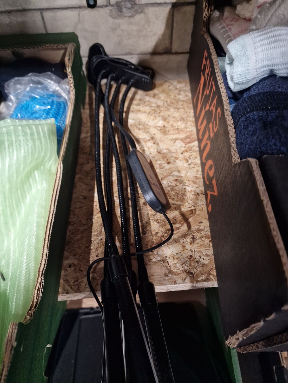 Lot 180: LED fish tank light