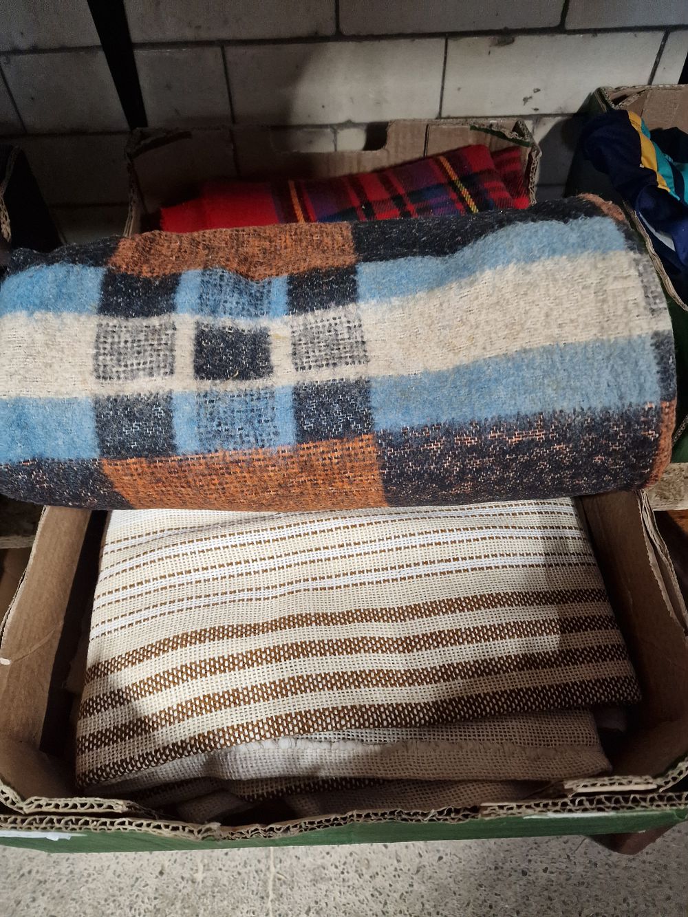 Lot 182: Large box of blankets and covers