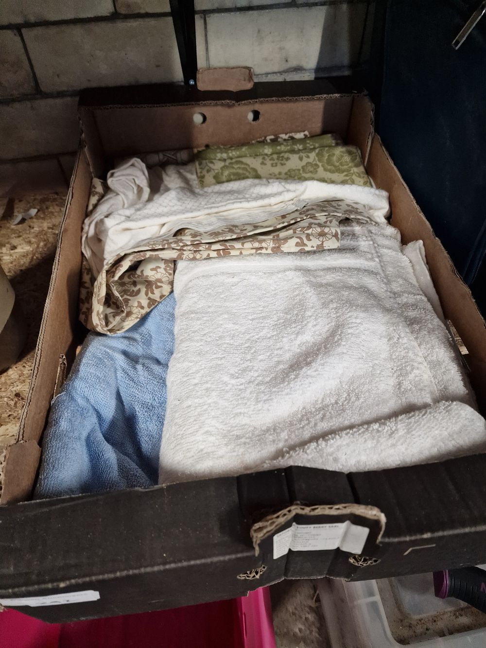 Lot 185: Towels and other fabrics