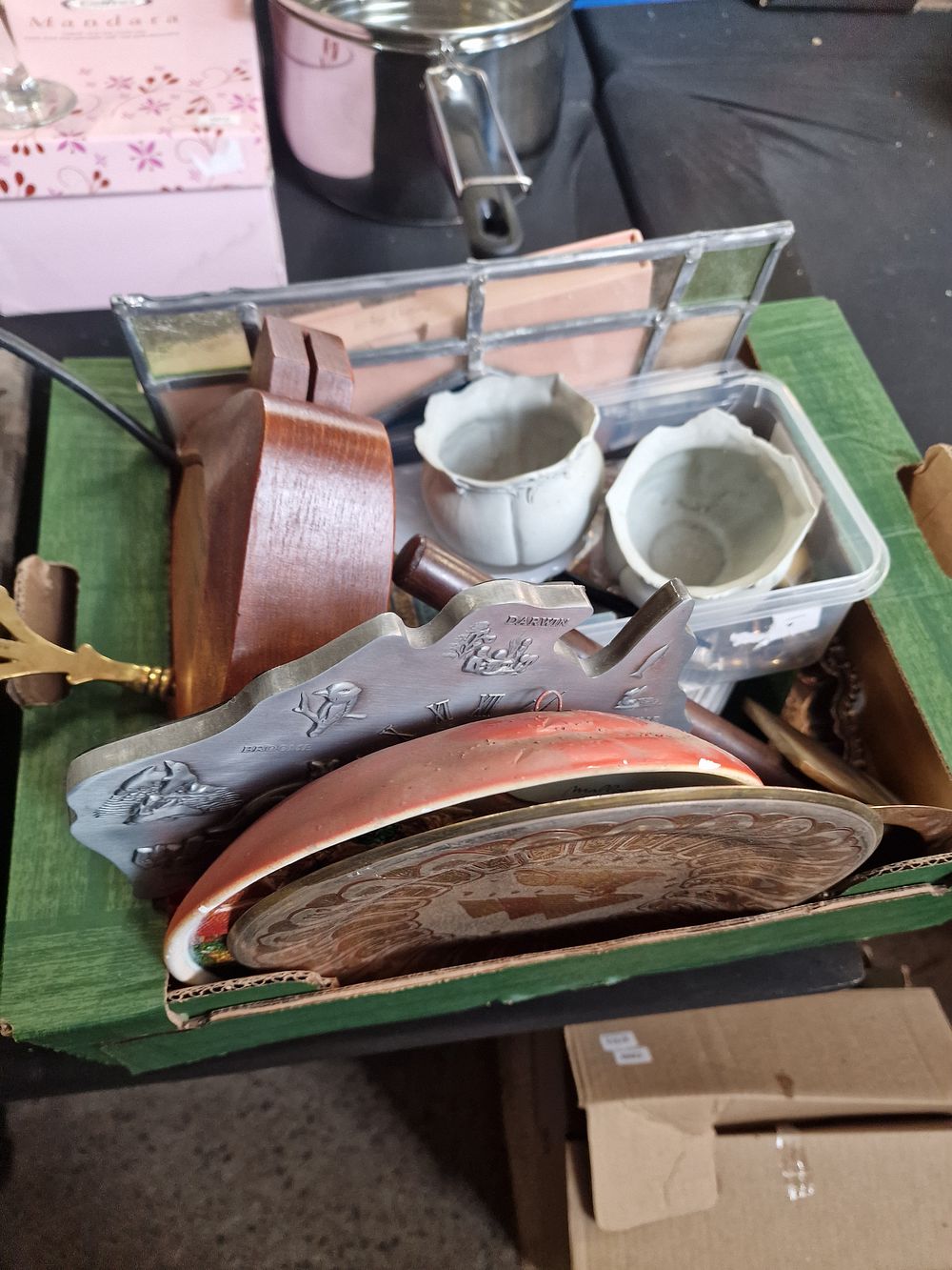 Lot 195: Selection of Vintage and collectable items