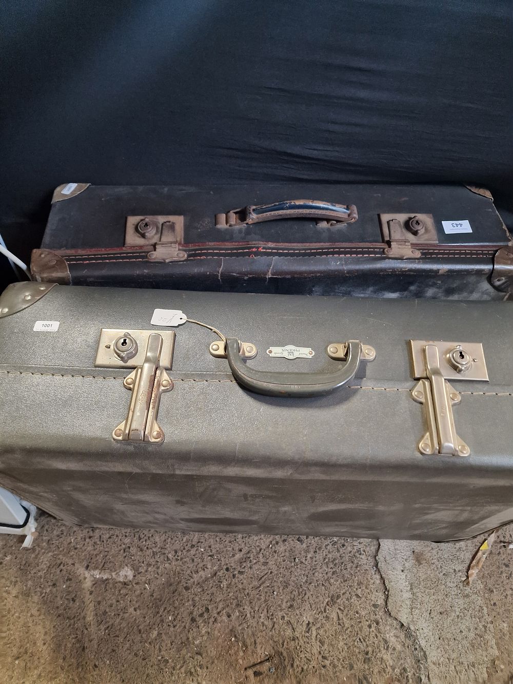 Lot 199: 2x vintage suitcases