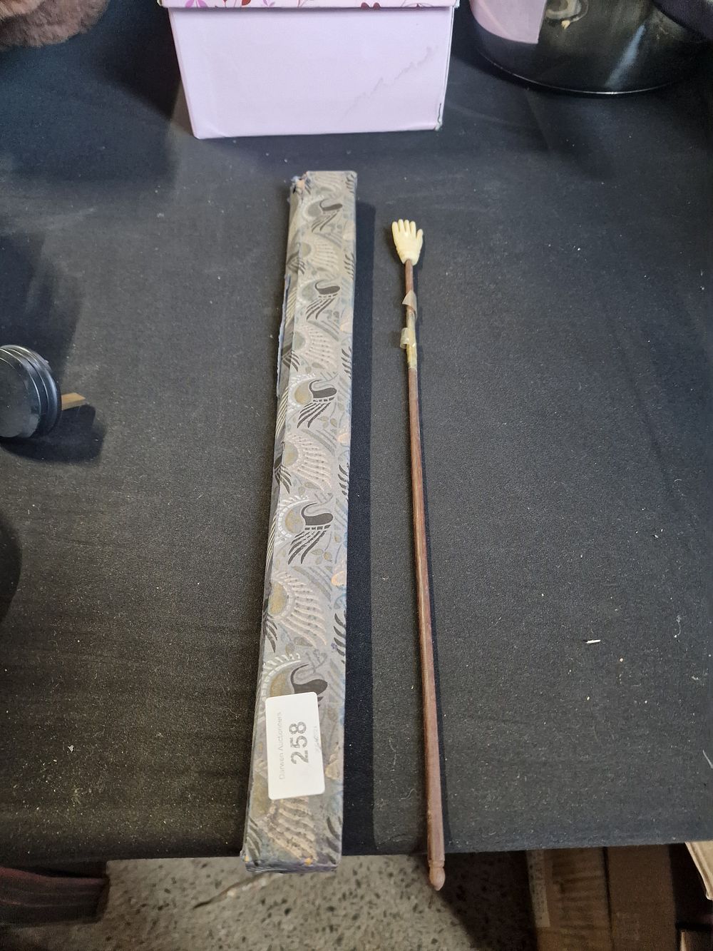 Lot 203: Vintage Chinese back scratcher
