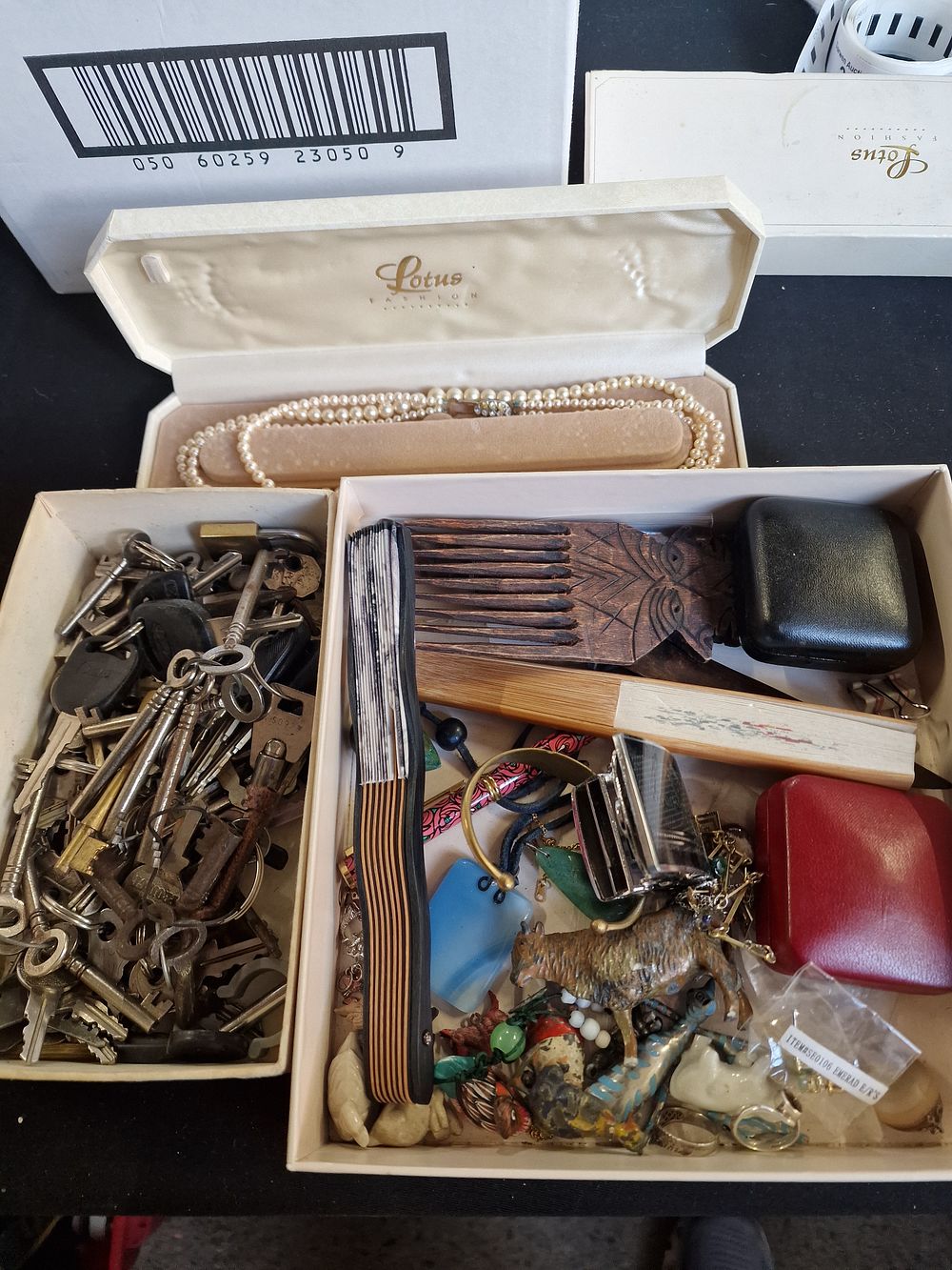 Lot 218: Selection of Vintage Collectables including Louis Vitton belt buckles, cufflinks and keys
