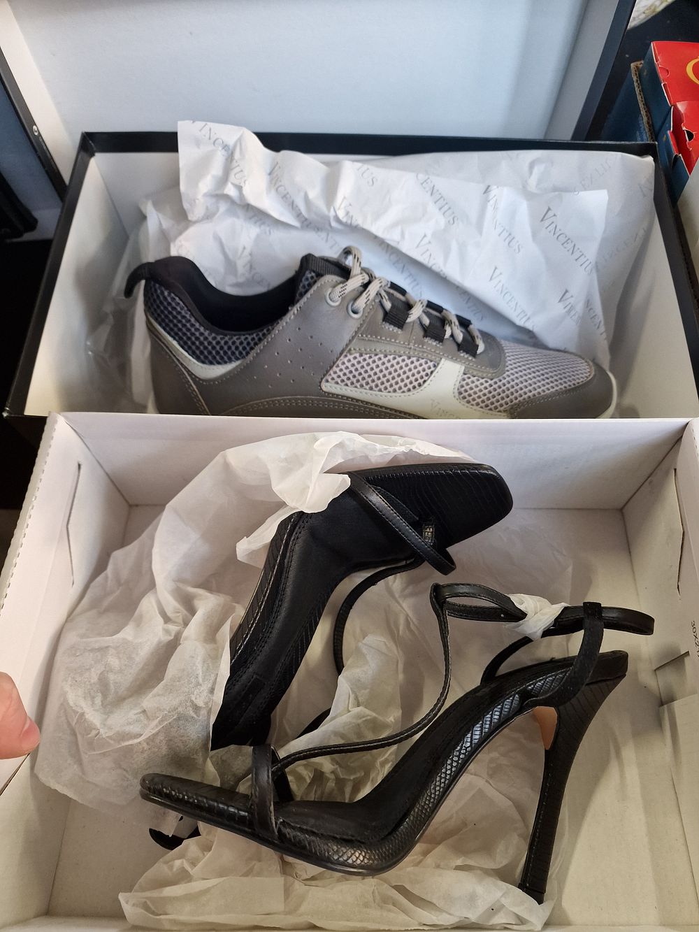 Lot 220: Womens shoes UK 4 and size 9 trainers