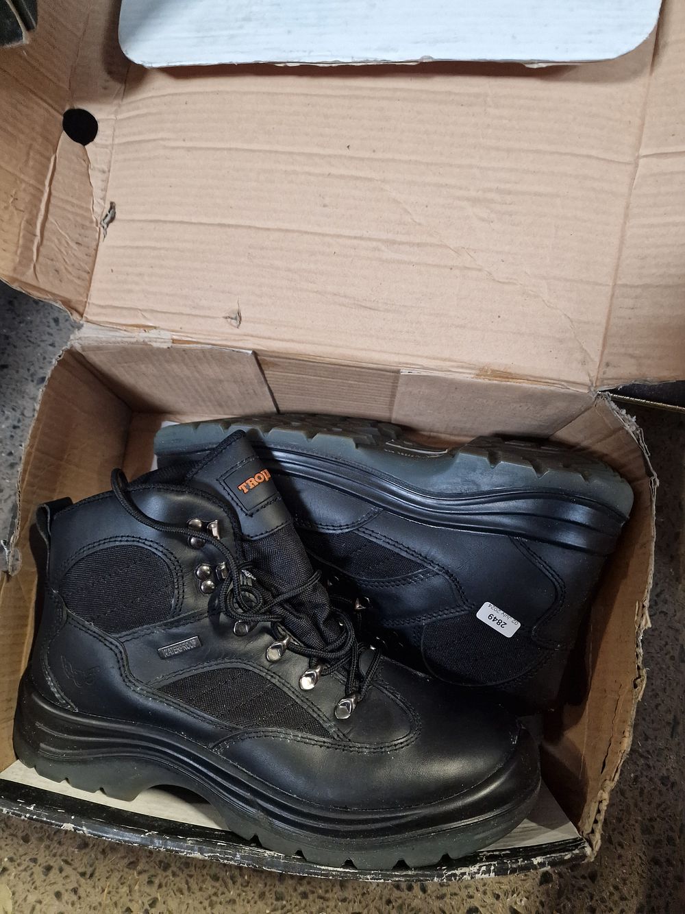 Lot 246: Trojan Steel toecap work boots size 11