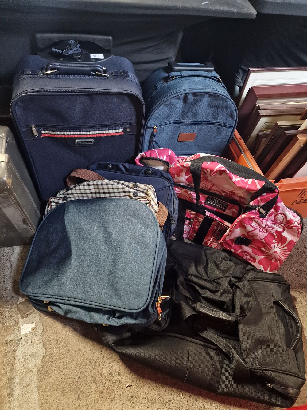 Lot 247: Selection of Holdalls and Wheeled Suitcase