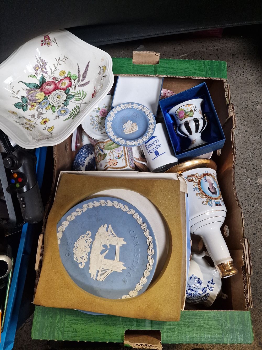 Lot 253: Vintage Collectable Items Inc Wedgewood 