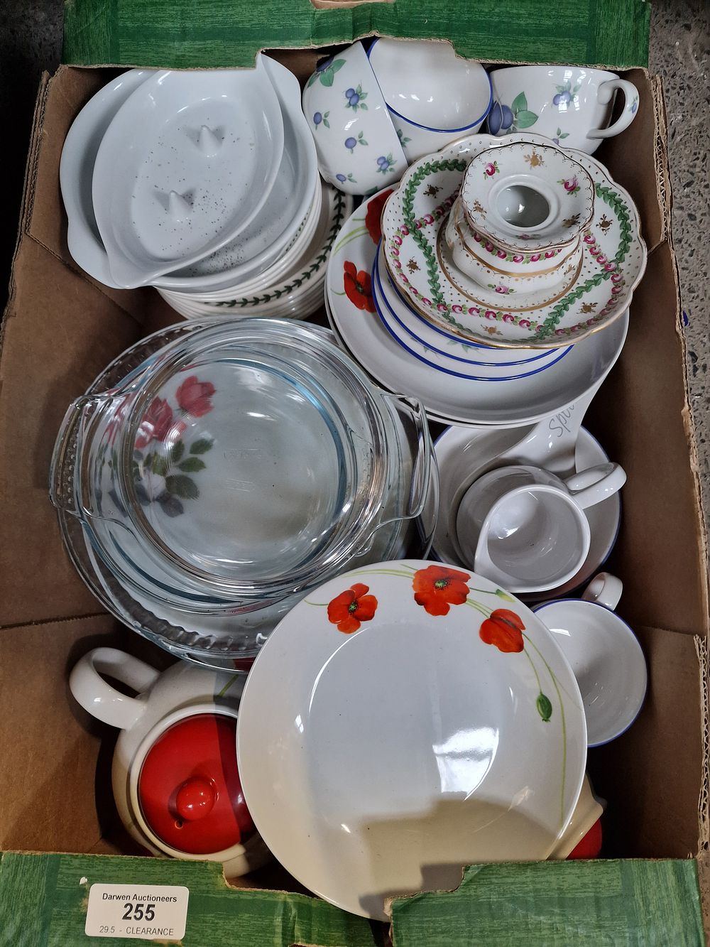 Lot 255: Kitchen and Cooking Ware