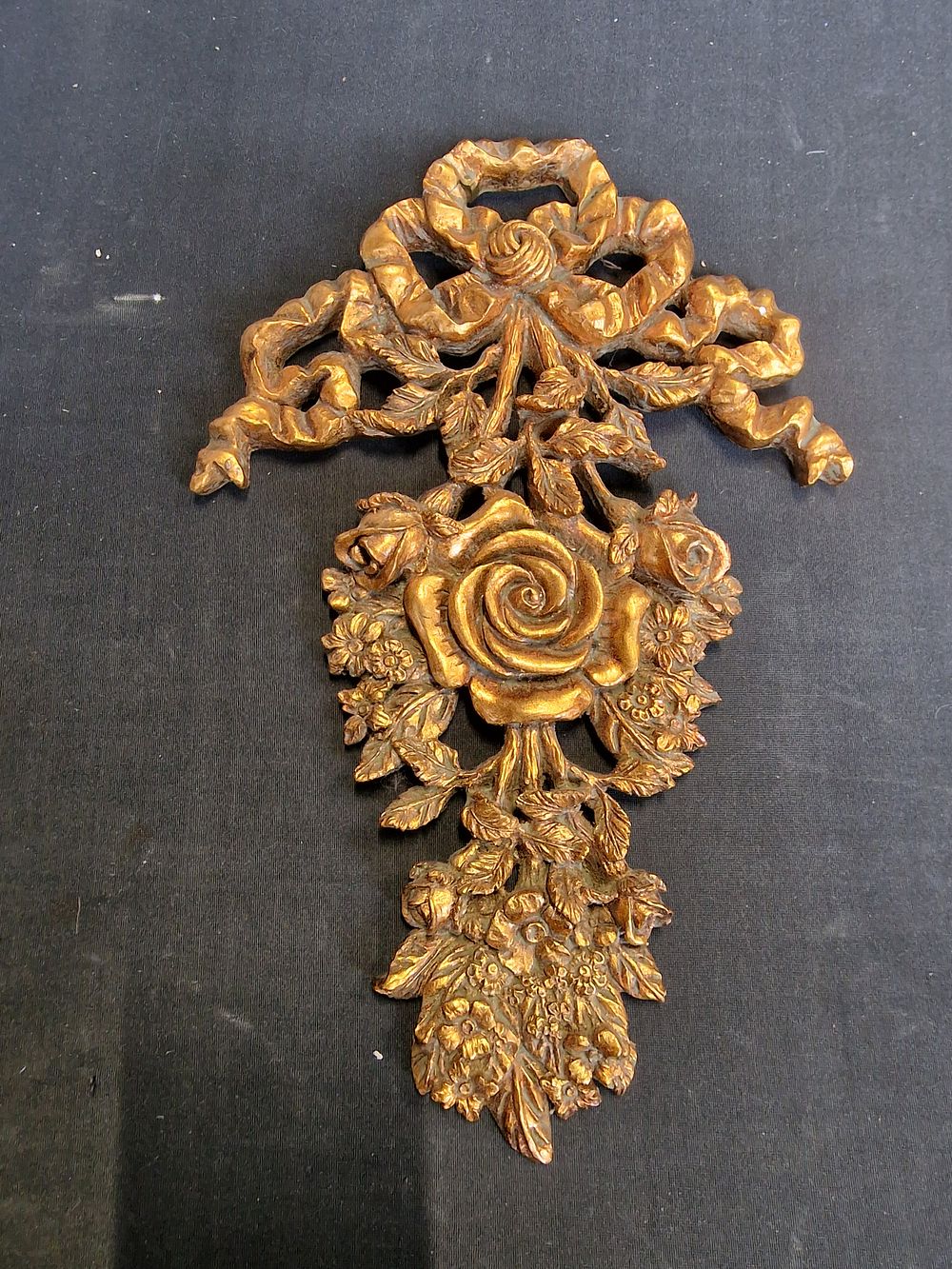 Lot 269: Rose Bouquet Wall Decor