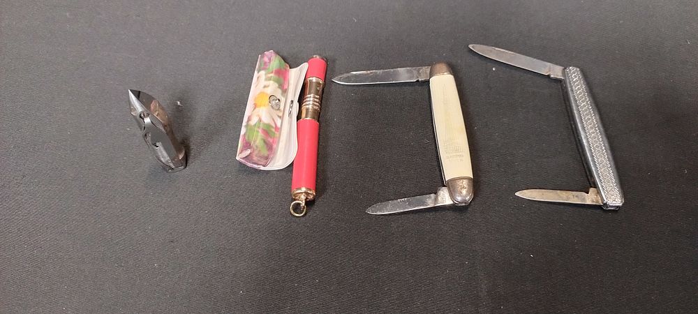 Lot 54: Shuttle hook, two vintage double folding knives one...