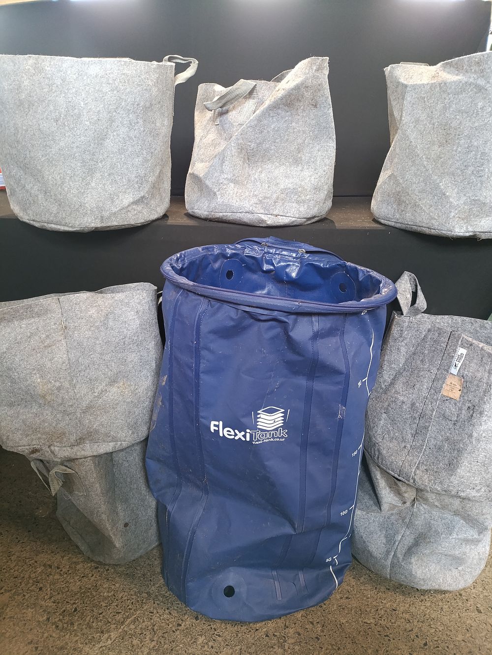 Lot 55: Flexi tank water reservoir and approximately 10 fabric...