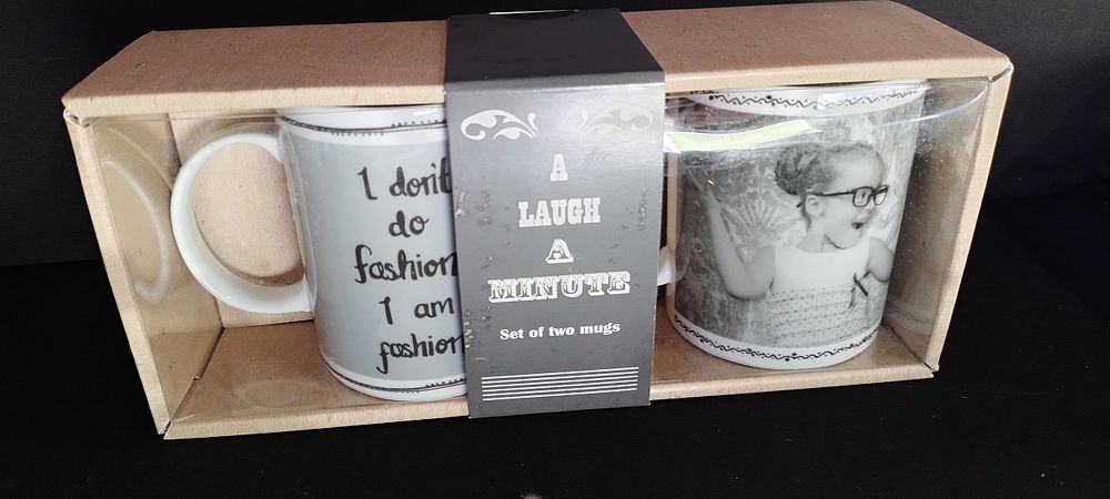 Lot 57: Box of 15 Laugh a minute set of...