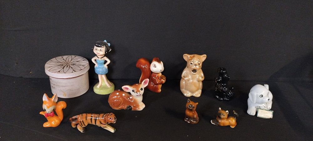 Lot 66: Goebel squirrel pepper pot, 1950's deer pepper pot,...