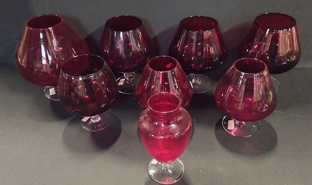 Lot 75: 7 x Cranberry various sized balloon glasses and...