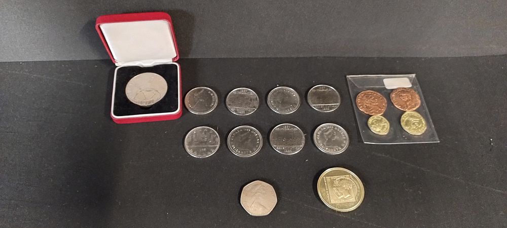 Lot 81: Collection of coins, 9 x Canadian dollar coins,...