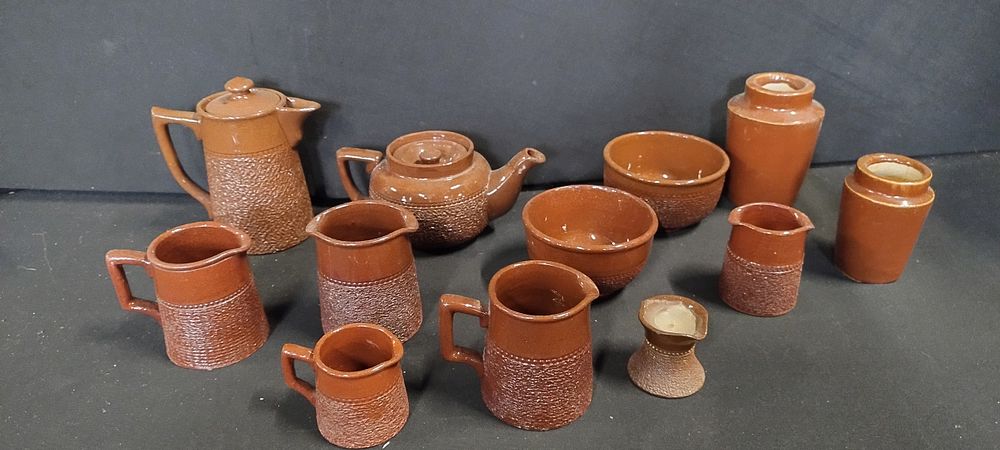 Lot 104: Lovett Langley ware Brown pattern tea set 10...