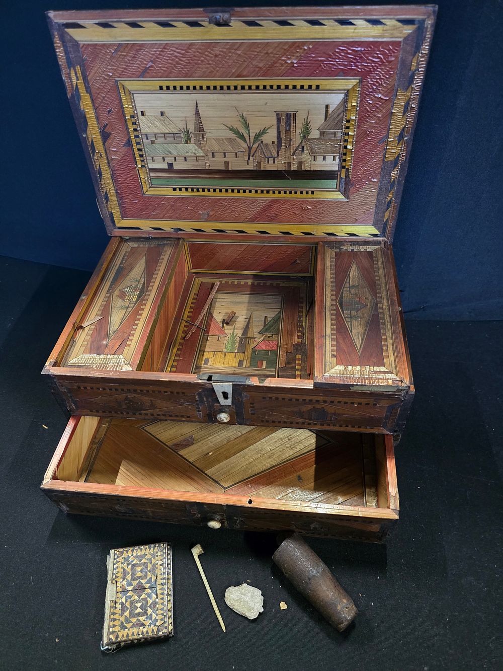 Lot 126: A antique marquetry jewellery box