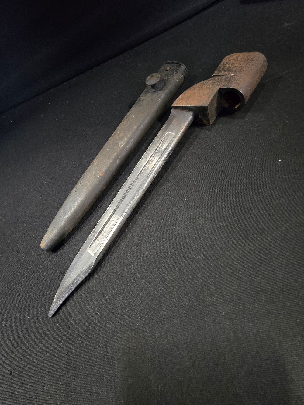 Lot 133: WW2 Enfield bayonet. Dimensions - Length is 24...