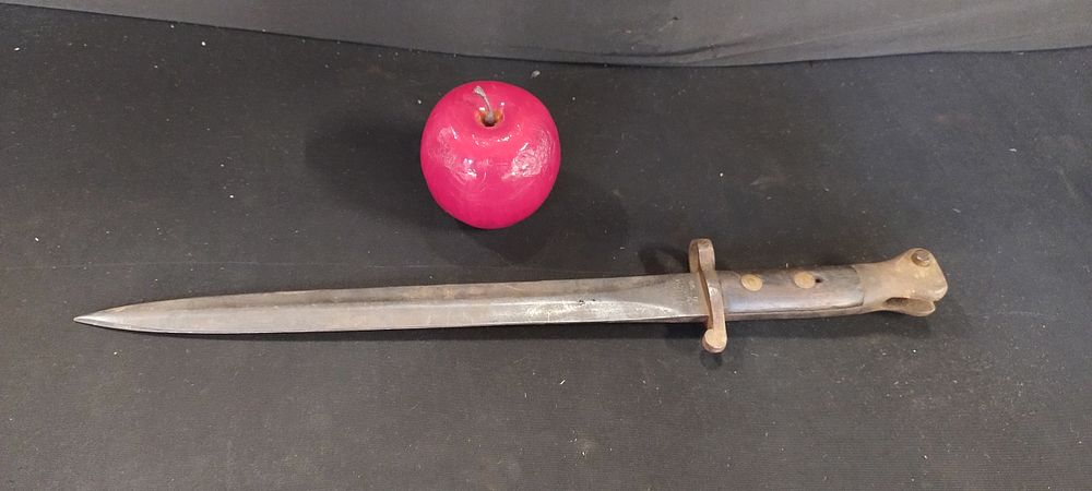 Lot 195: British ww1 steel and wood bayonet c1904 with...