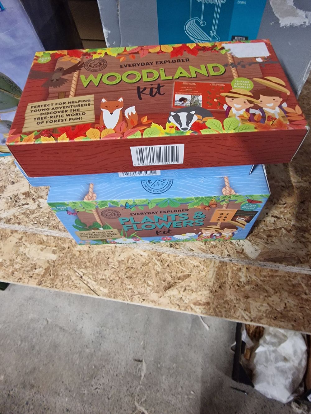 Lot 290: 5x planters and flowers kit and 1 woodland Explorer kit