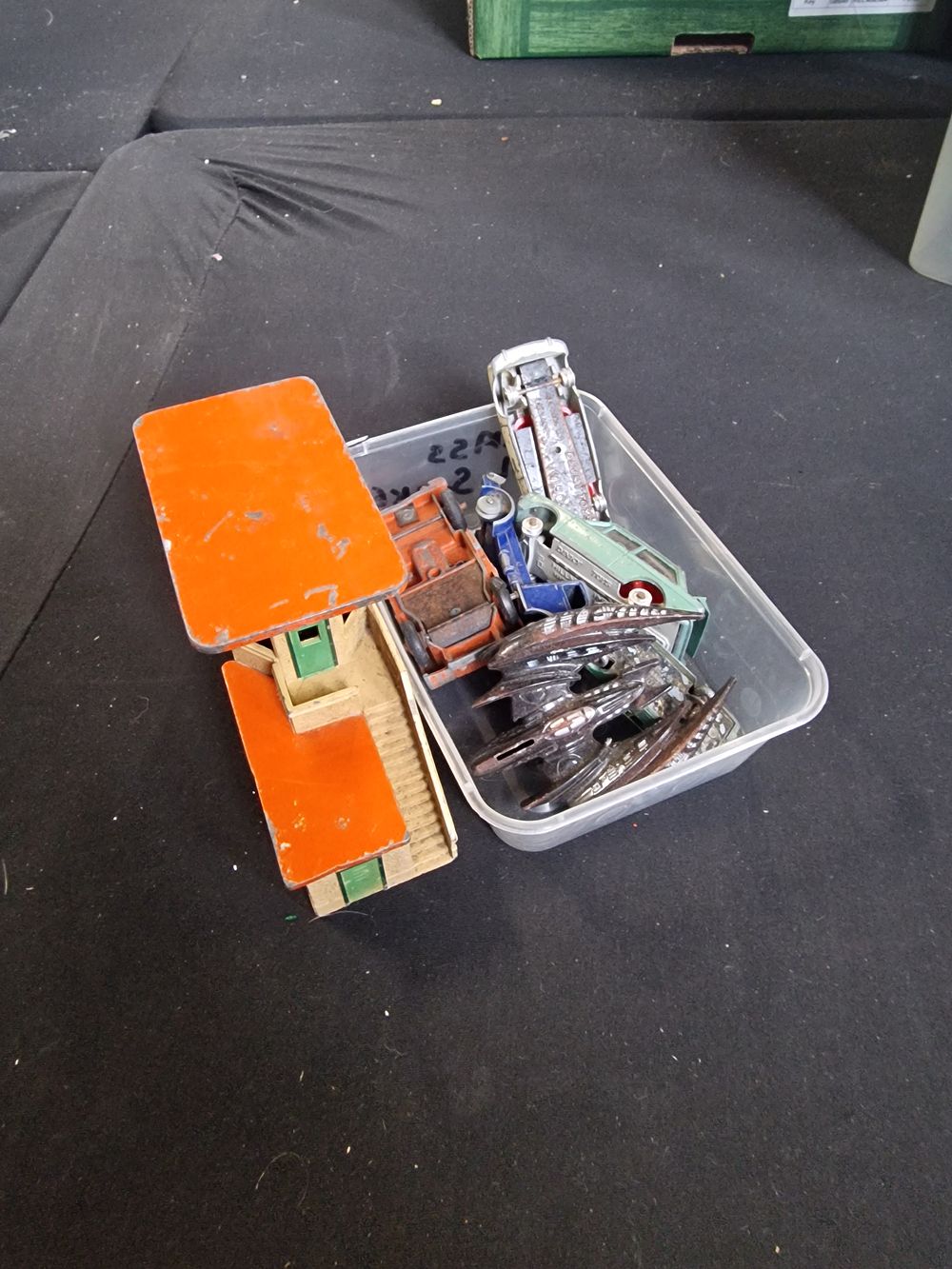 Lot 309: Mixture of diecast vehicles