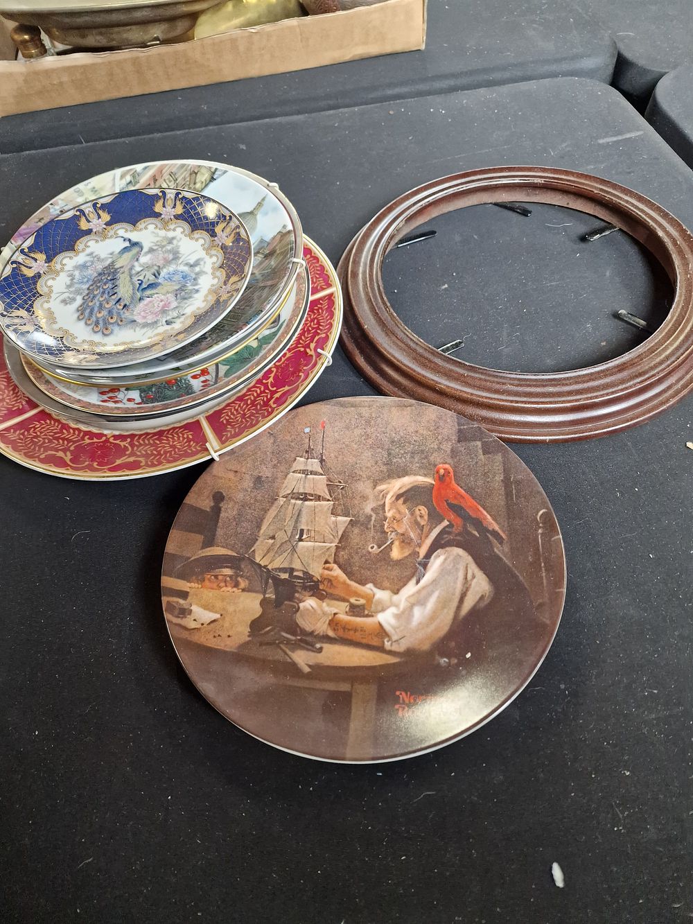 Lot 324: Decorative homeware
