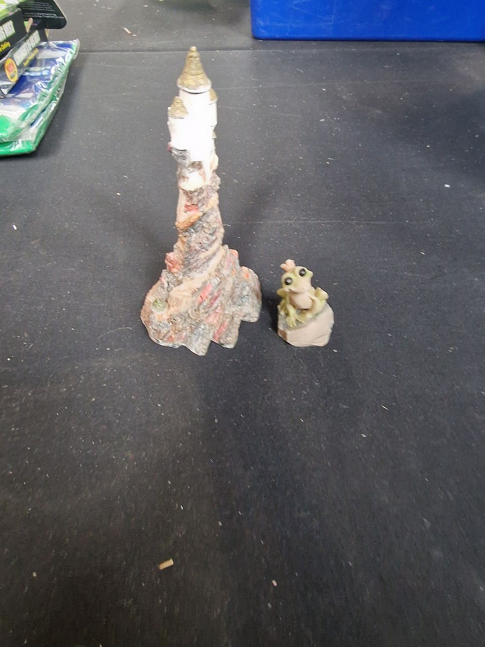 Lot 333: Small ornaments