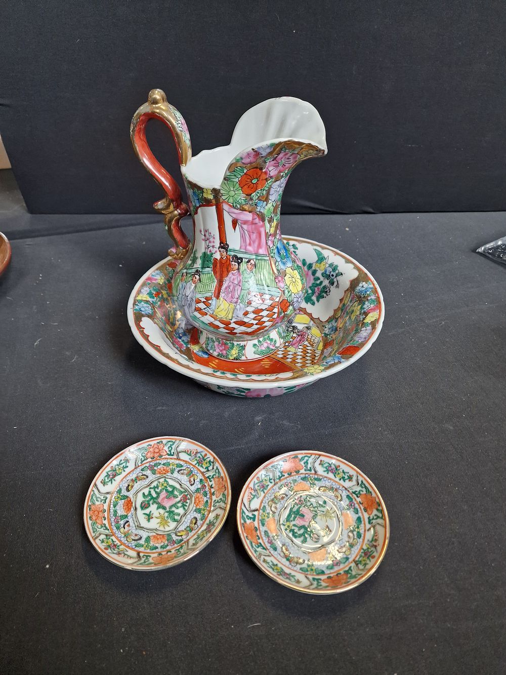 Lot 340: Oriental pottery