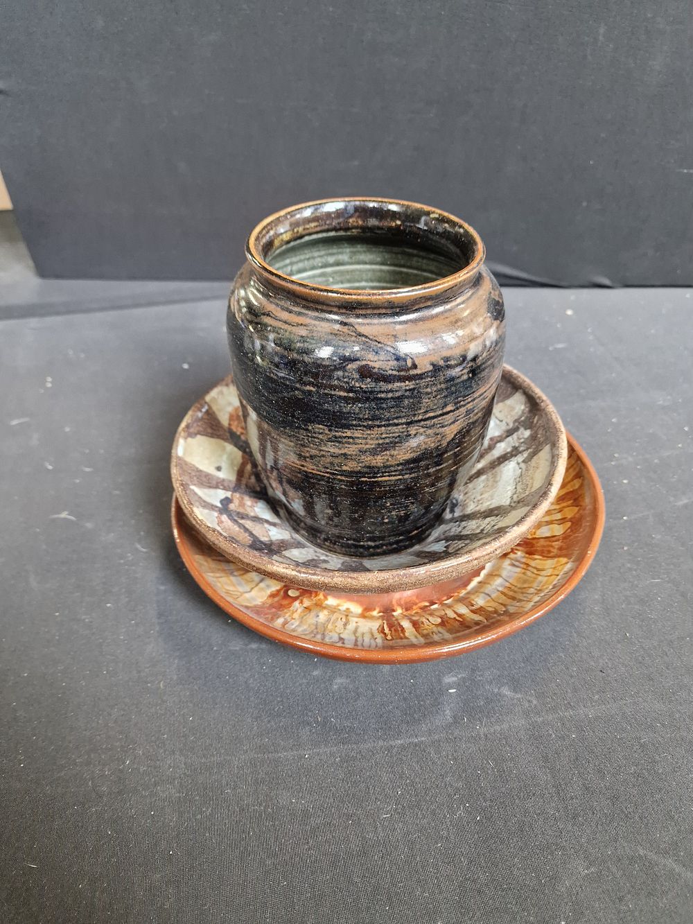 Lot 343: Pottery / homeware
