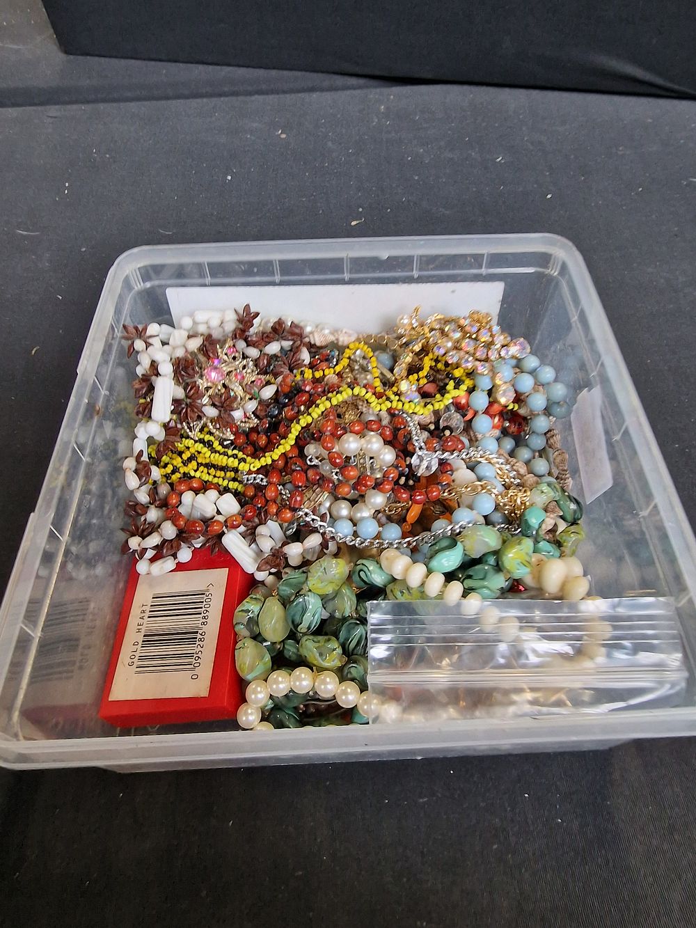 Lot 352: Selection of costume jewellery