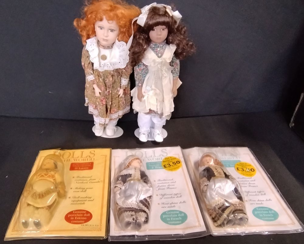 Lot 200: Collection of 5 collectors porcelain dolls, 2 on...