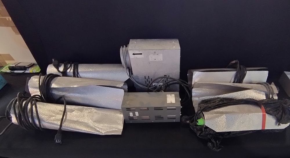 Lot 217: Horticultural equipment including lights and ballast, and vent,