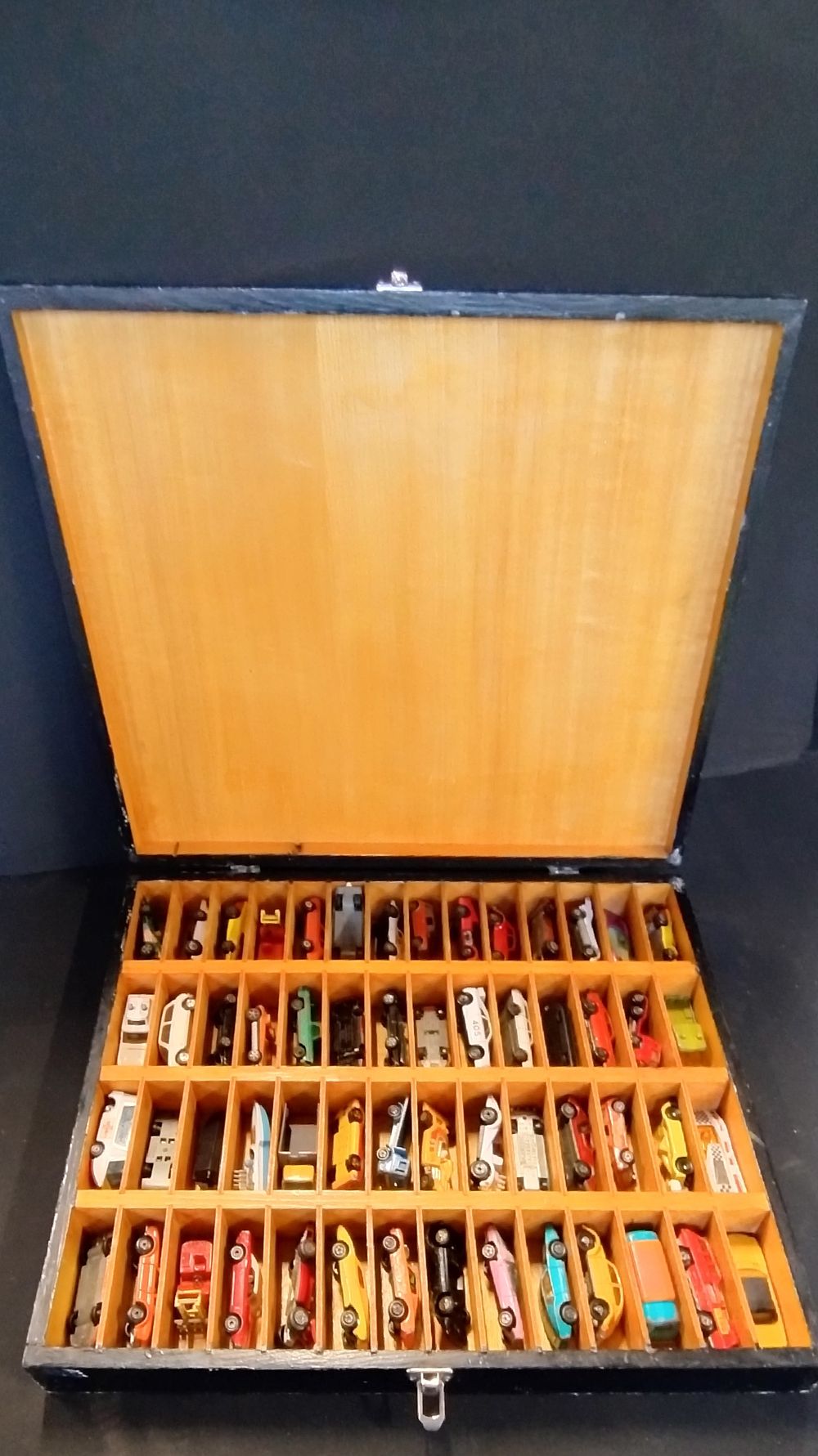 Lot 227: Collection of vintage diecast vehicles, Matchbox, Corgi, Dinky...