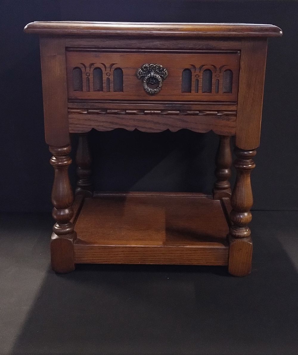 Lot 250: Small oak lamp table with 1 drawer and...